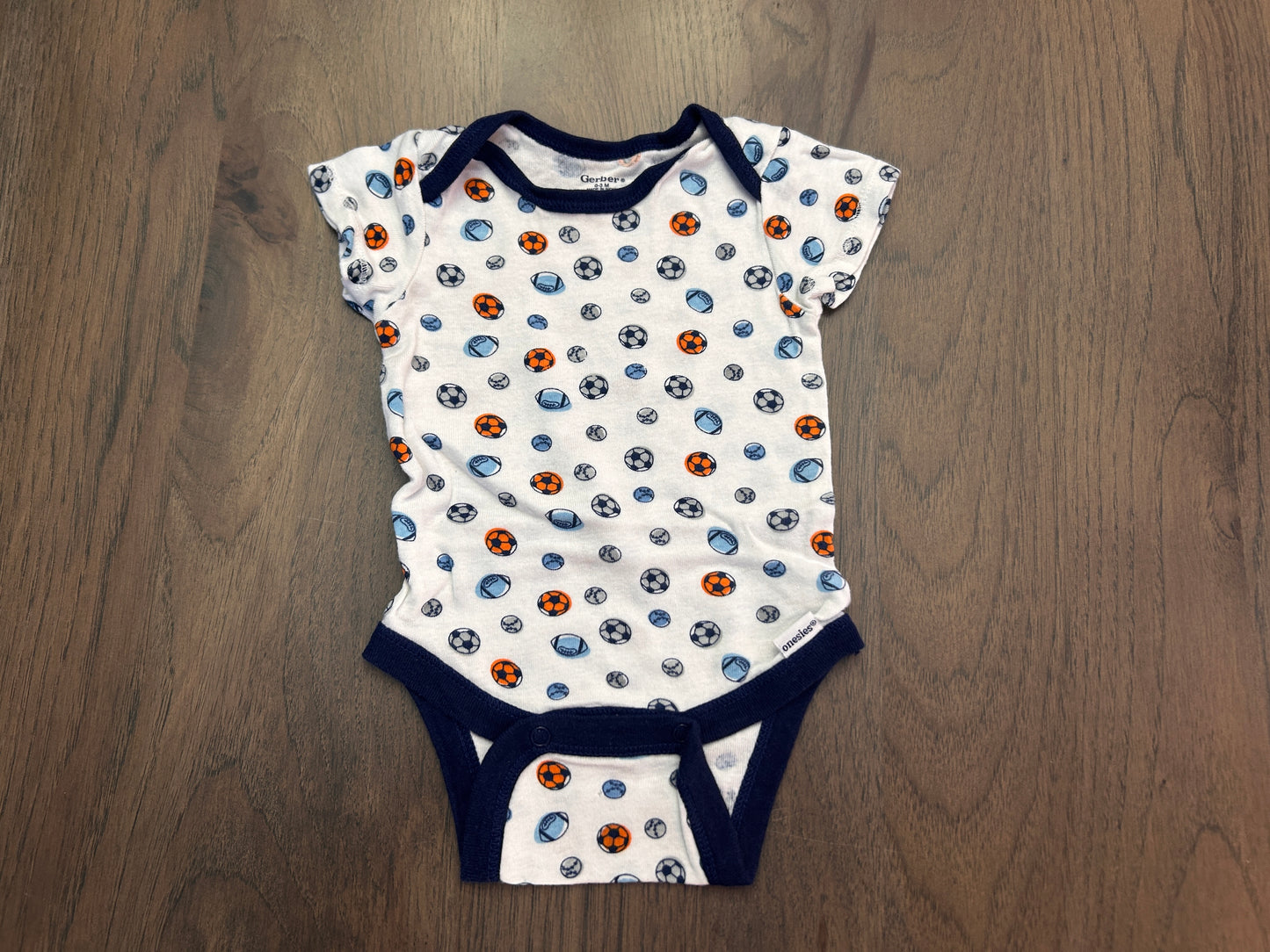 Lot of 6, boy short sleeved onesies, size 0-3 months