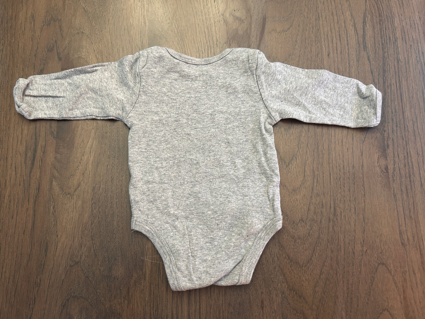Lot of 6, boys long sleeved onesies, size 0-3, 3 months