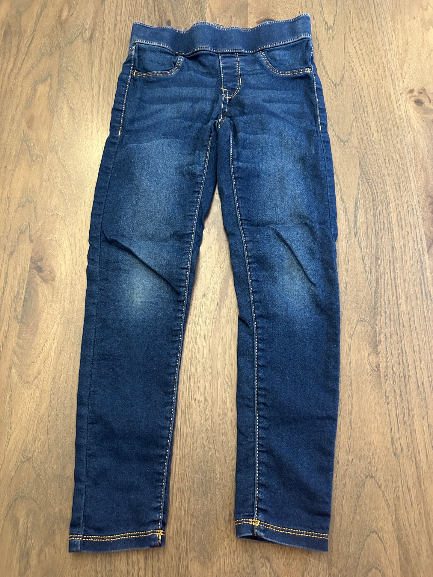 Lot of mixed brands, one dress, one tank, three shorts, one pant, girl, size 7