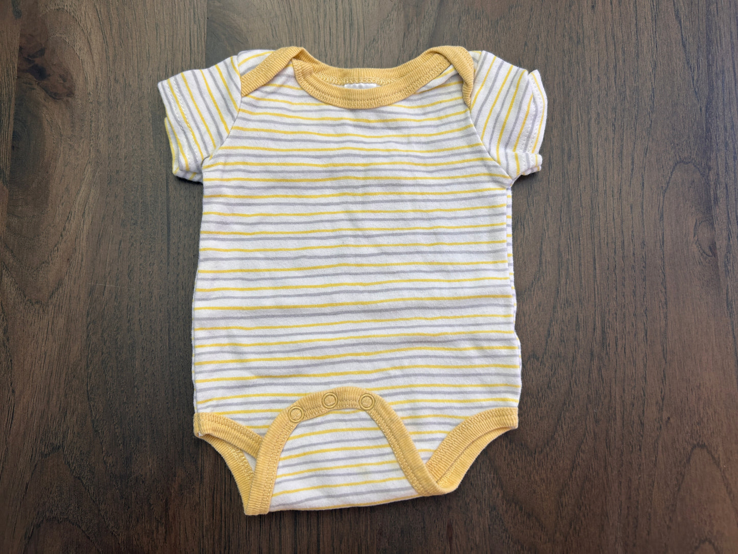 Lot of 6, boy short sleeved onesies, size 0-3 months