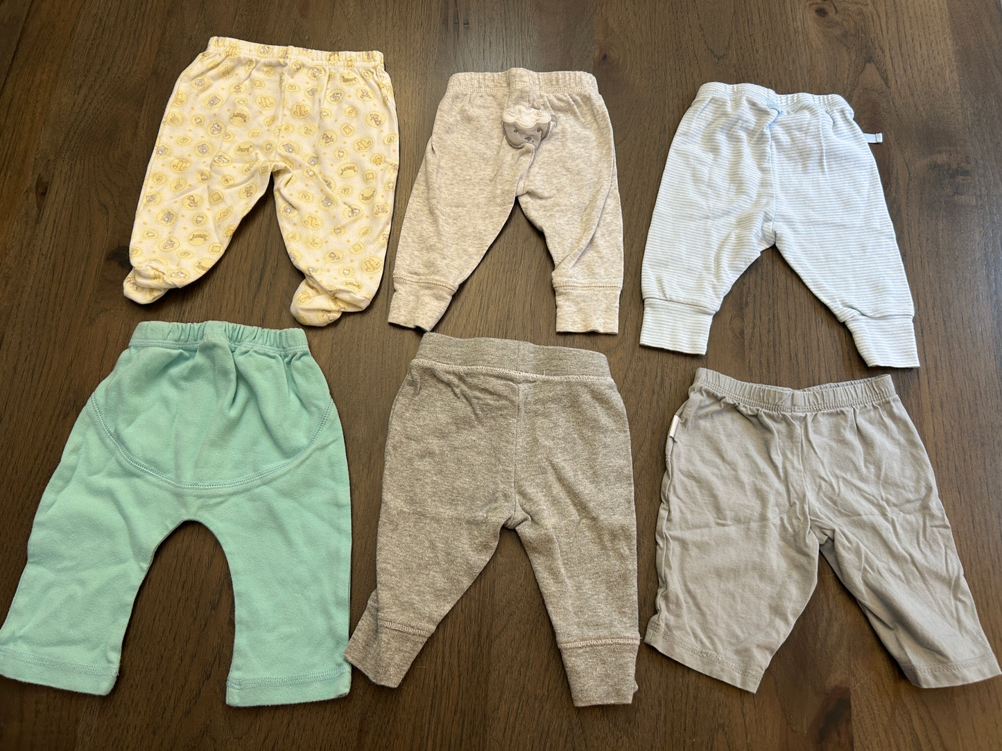 Lot of mixed brands, five short sleeve onesies and six pants, boy, size 0-3 months