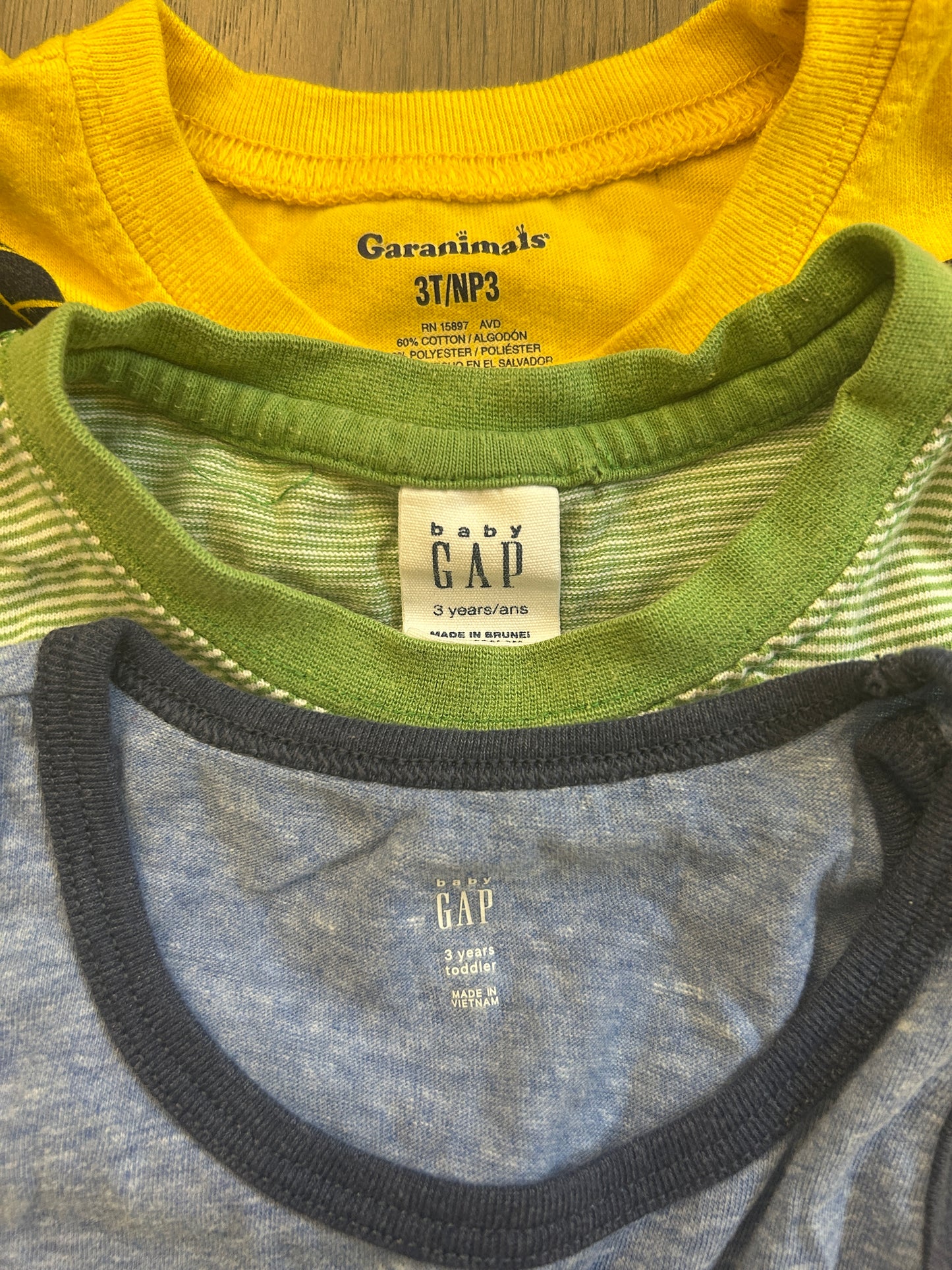 Lot of mixed brand, three short sleeve T-shirts, two long sleeve shirts, one tank top, two pants, boy, size 3T