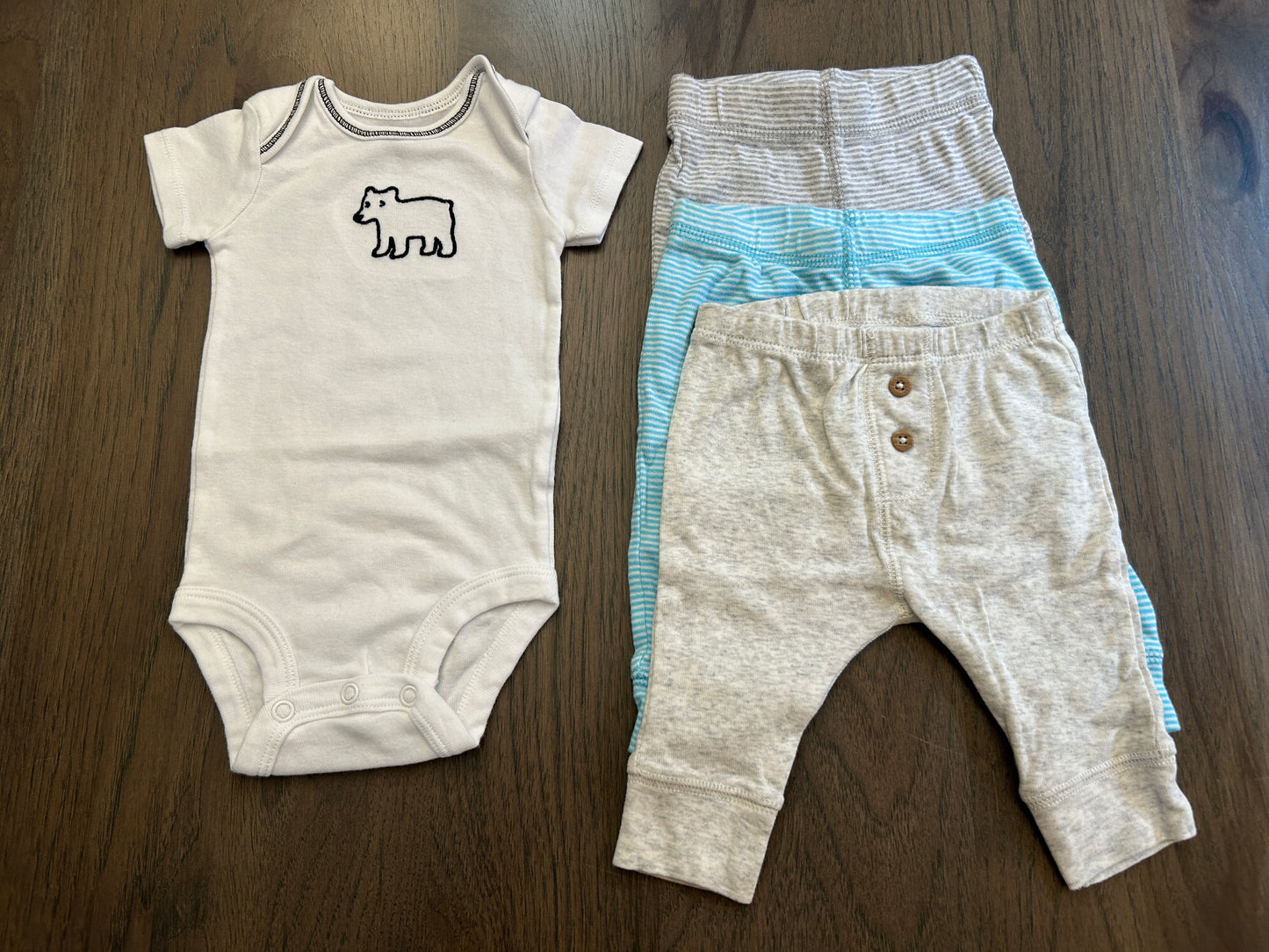 Lot of Carter’s two onesies, four pants, boy, size 3 months