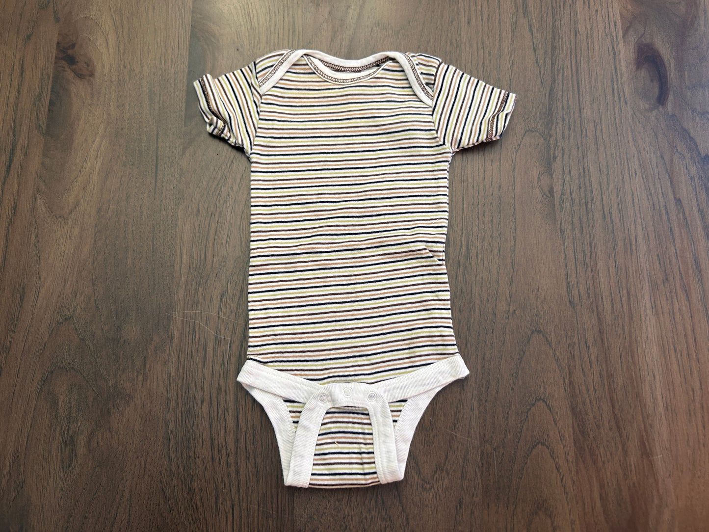 Lot of 6, boy short sleeved onesies, size 0-3 months