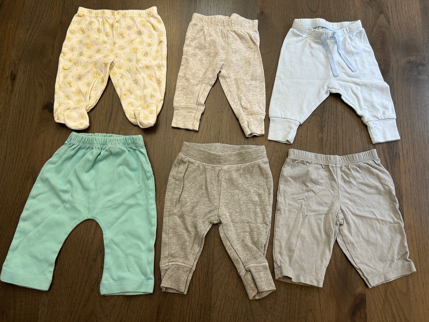Lot of mixed brands, five short sleeve onesies and six pants, boy, size 0-3 months