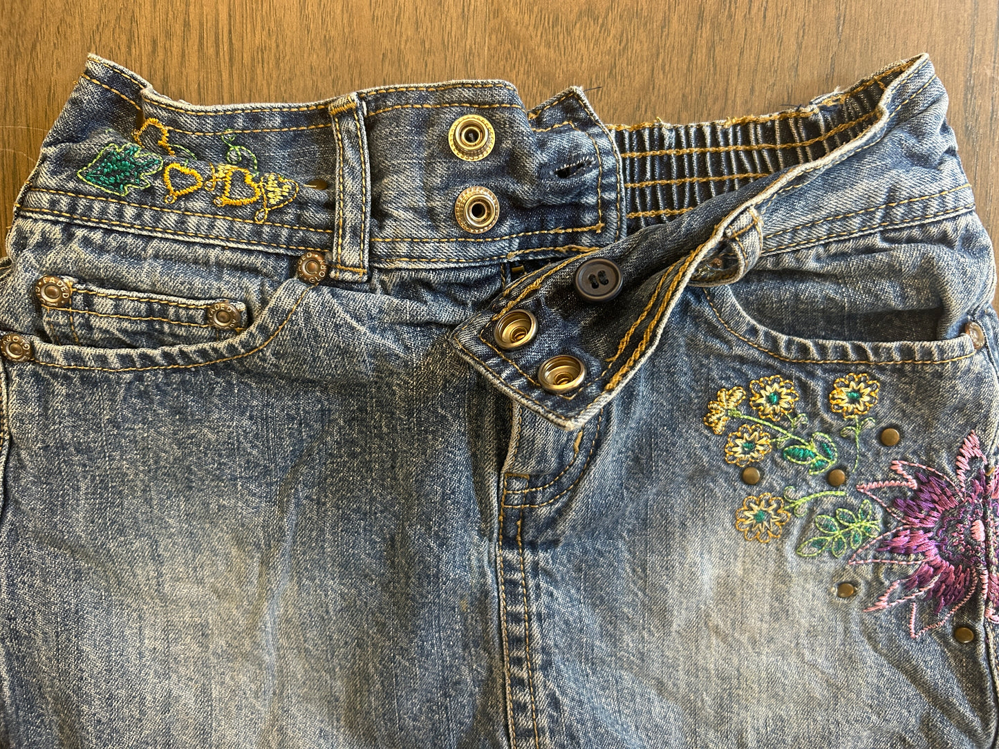 Lot of mixed brands, two skirts, one dress, three shorts, girl, size 6