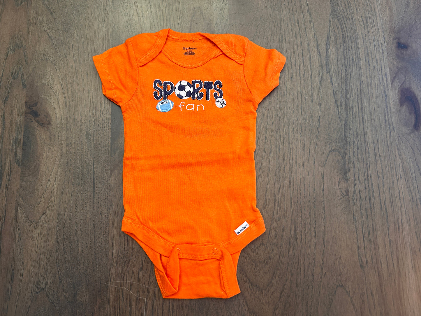 Lot of 6, boy short sleeved onesies, size 0-3 months