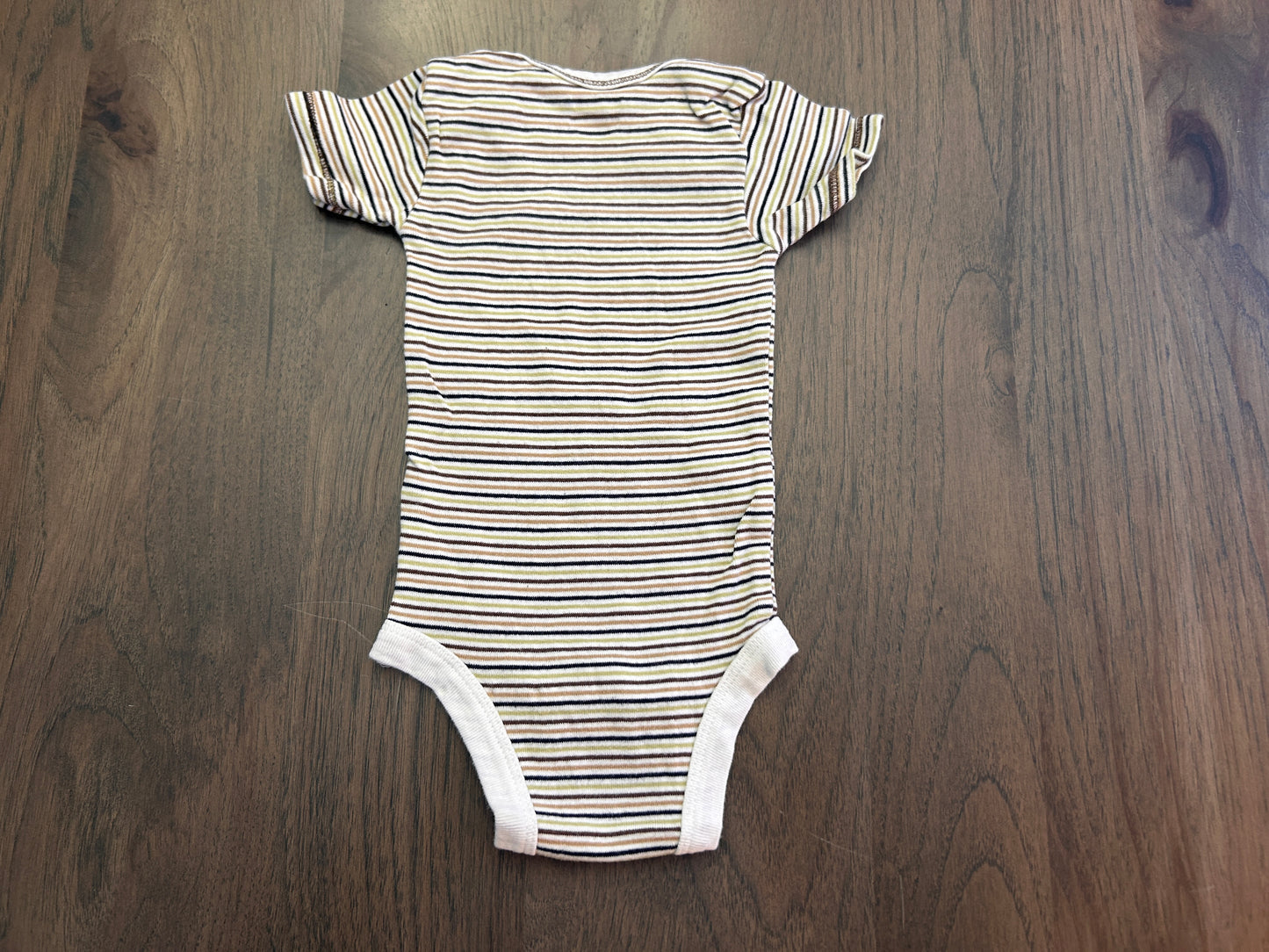 Lot of 6, boy short sleeved onesies, size 0-3 months