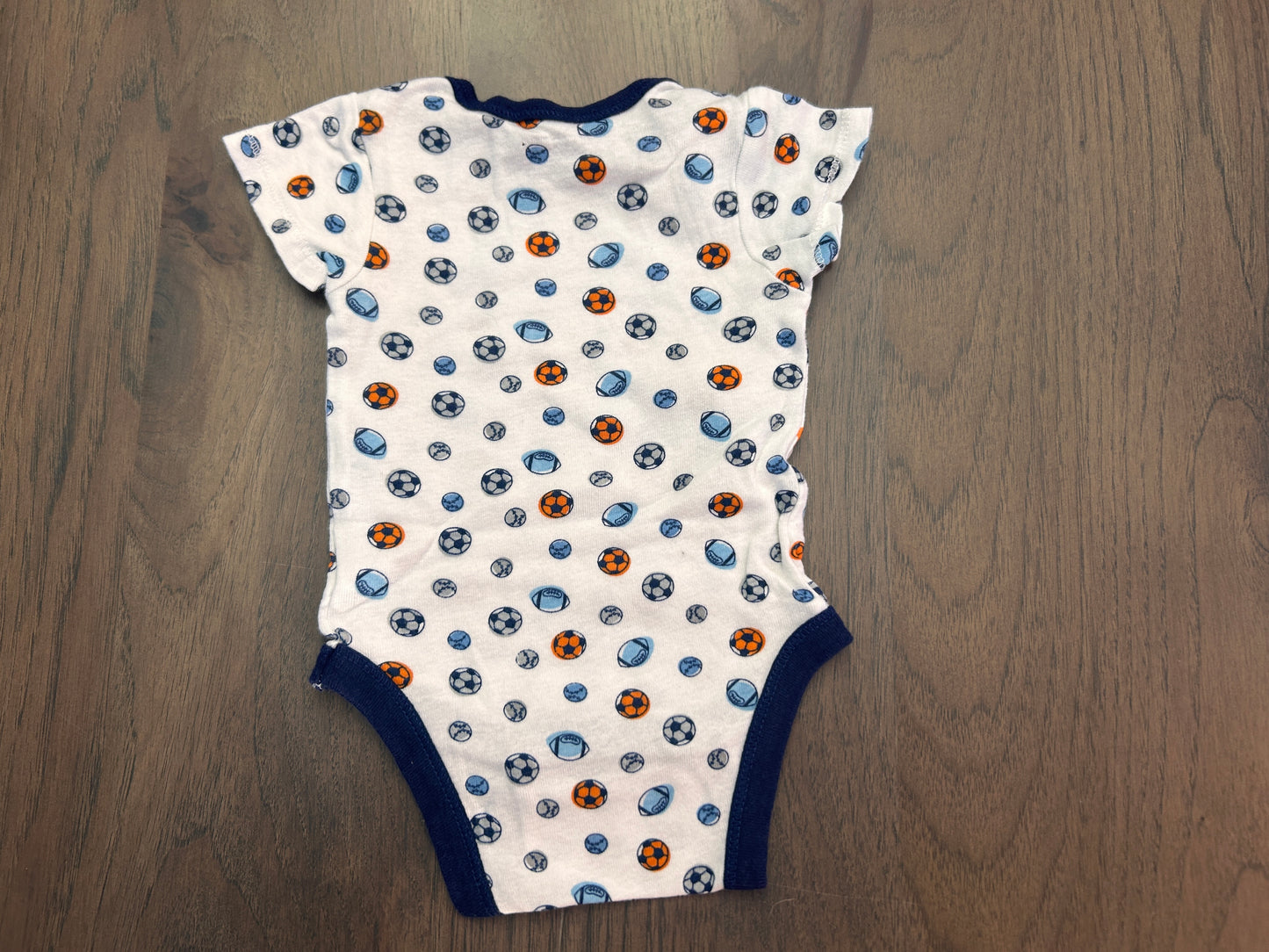 Lot of 6, boy short sleeved onesies, size 0-3 months