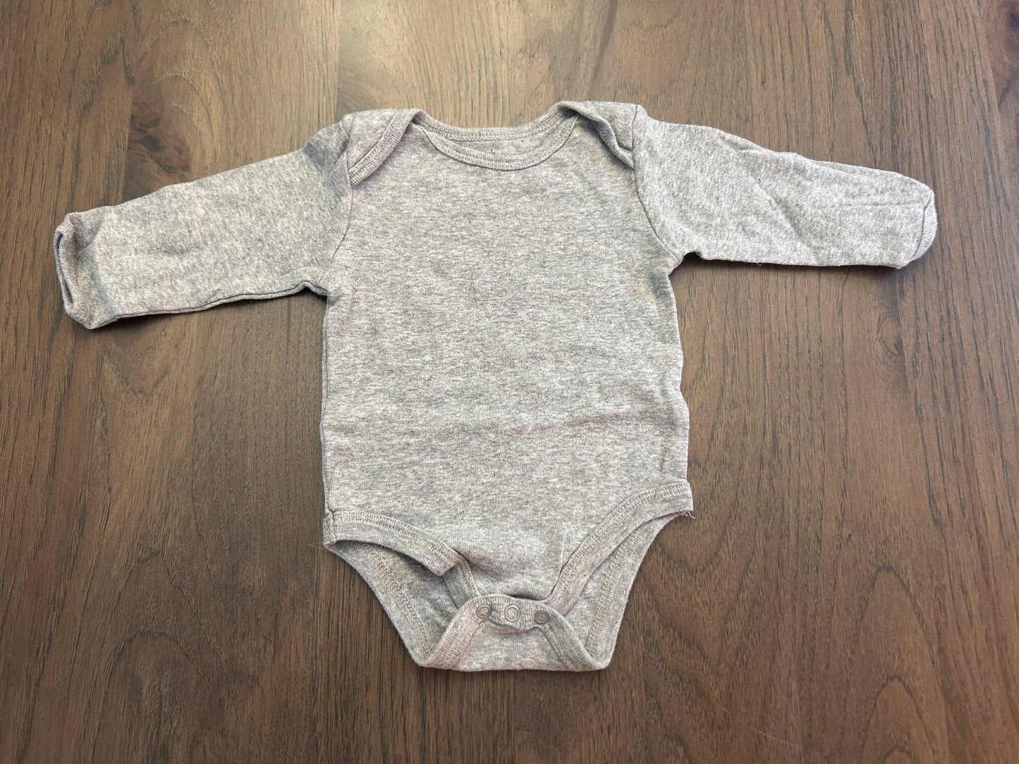 Lot of 6, boys long sleeved onesies, size 0-3, 3 months