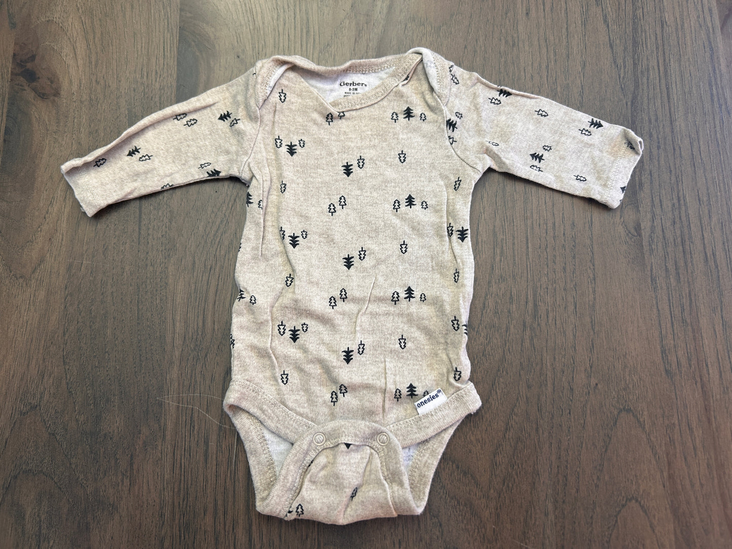 Lot of 6, boy long and short sleeved onesies, size 0-3, 3 months