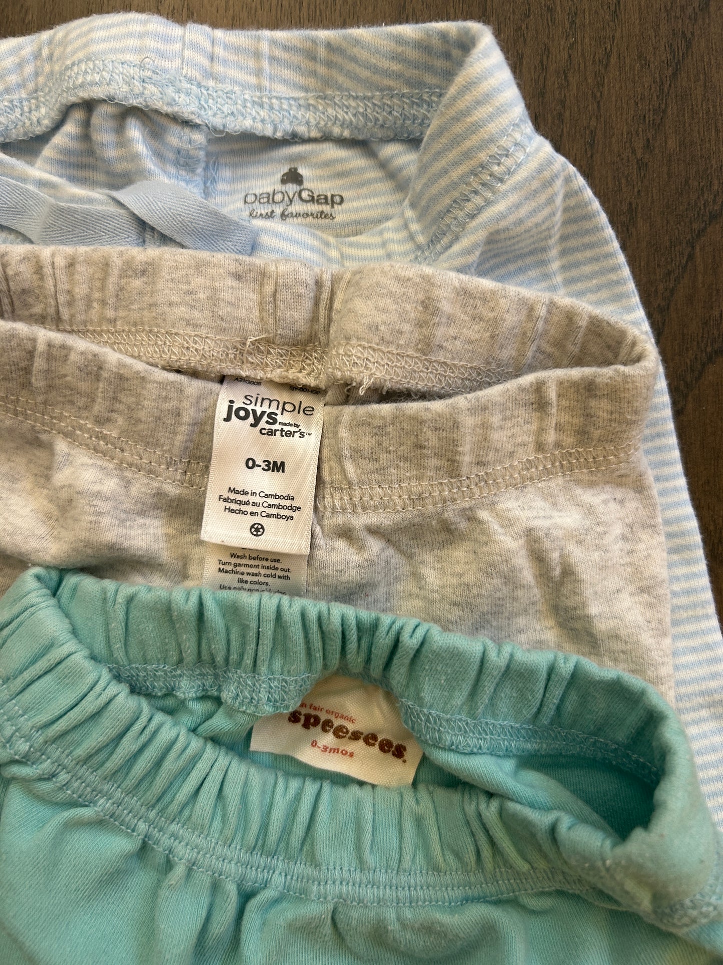 Lot of mixed brands, five short sleeve onesies and six pants, boy, size 0-3 months