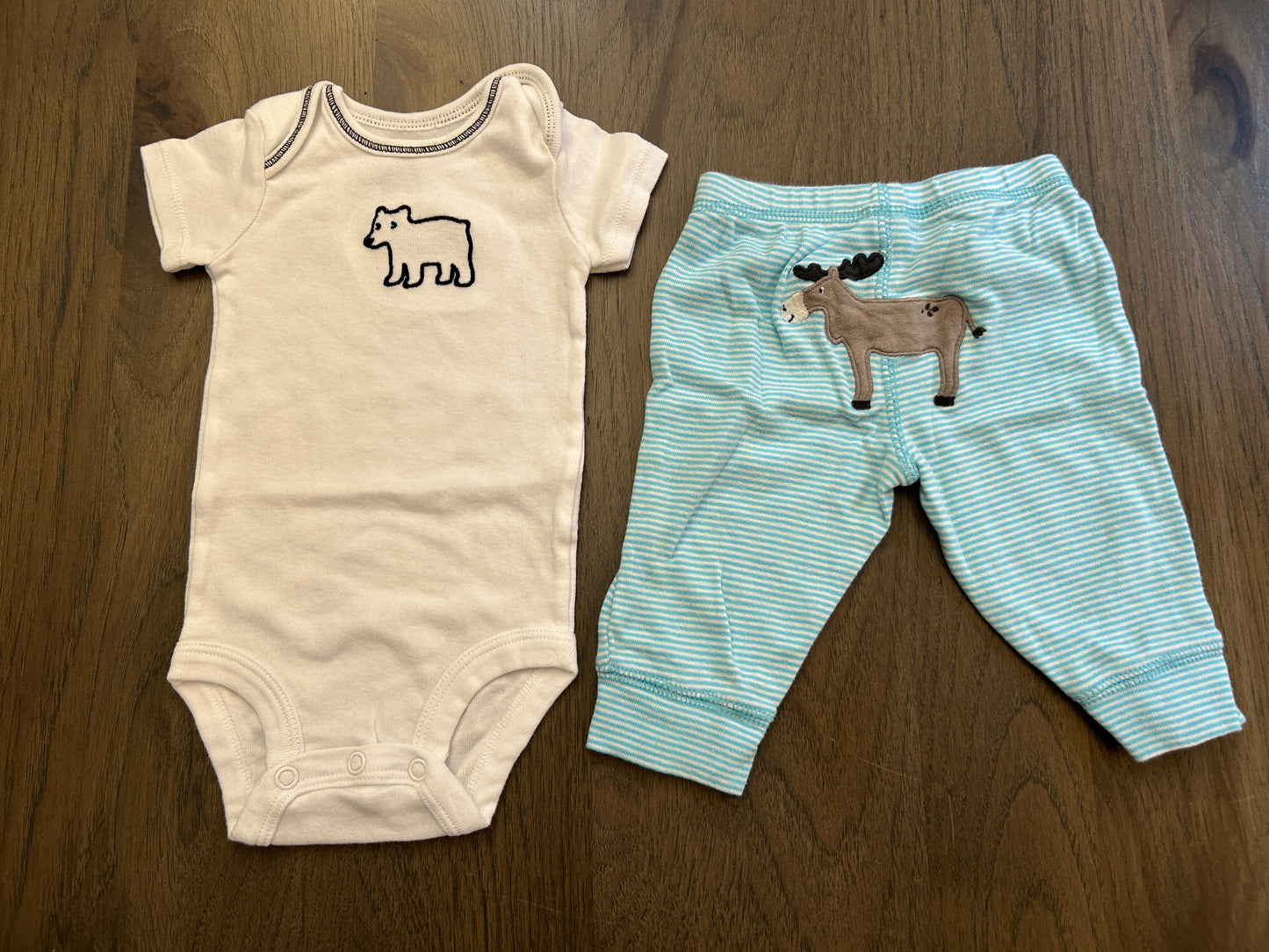 Lot of Carter’s two onesies, four pants, boy, size 3 months