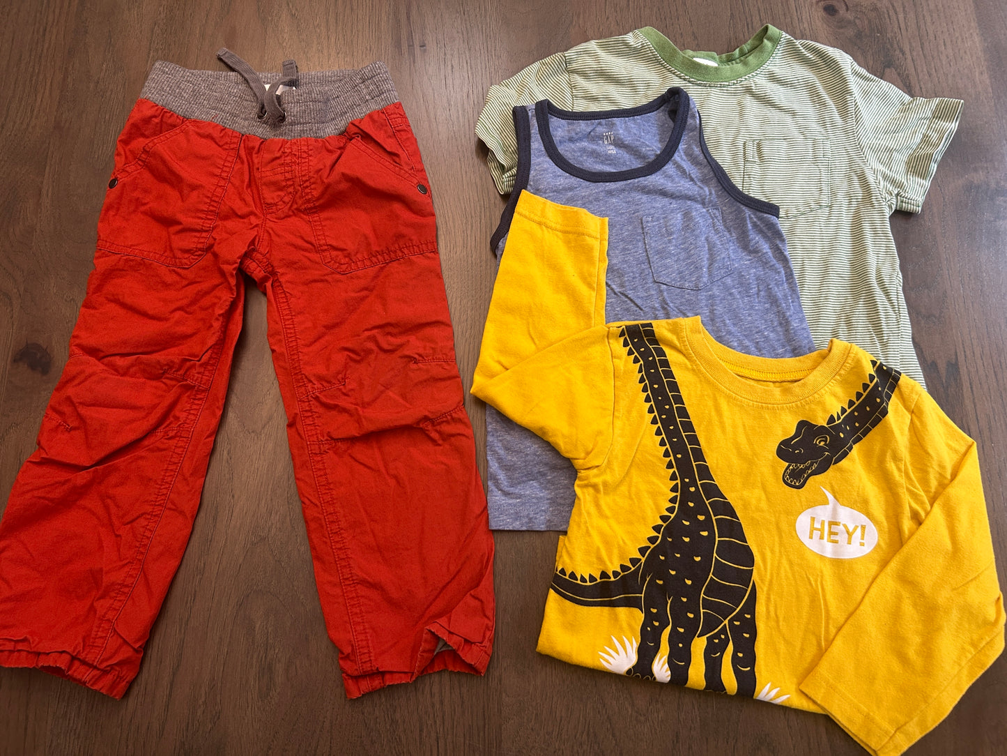 Lot of mixed brand, three short sleeve T-shirts, two long sleeve shirts, one tank top, two pants, boy, size 3T