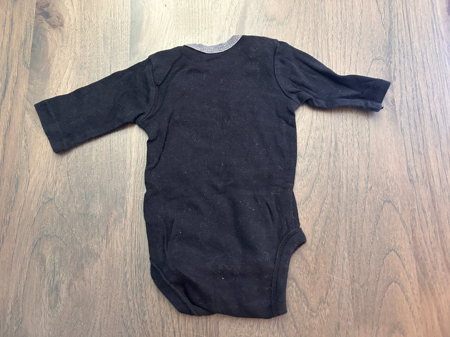 Lot of 6, boys long sleeved onesies, size 0-3, 3 months