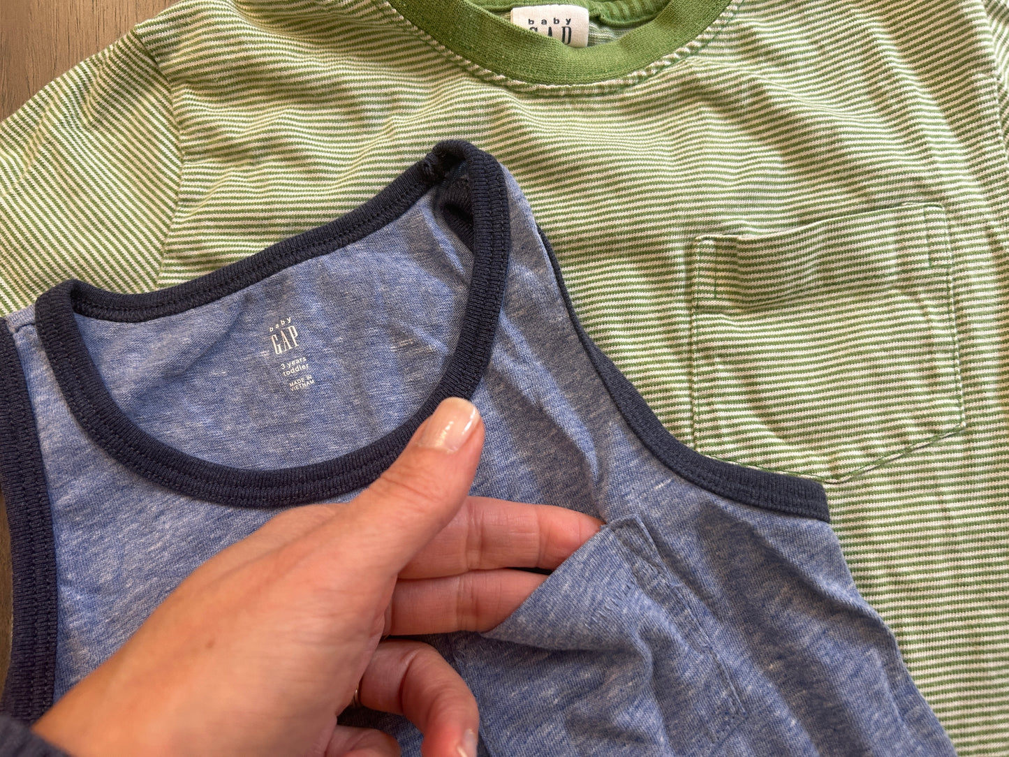 Lot of mixed brand, three short sleeve T-shirts, two long sleeve shirts, one tank top, two pants, boy, size 3T