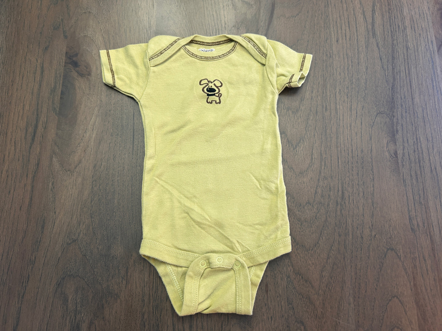 Lot of 6, boy short sleeved onesies, size 0-3 months