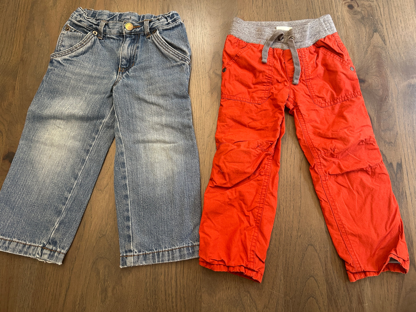 Lot of mixed brand, three short sleeve T-shirts, two long sleeve shirts, one tank top, two pants, boy, size 3T