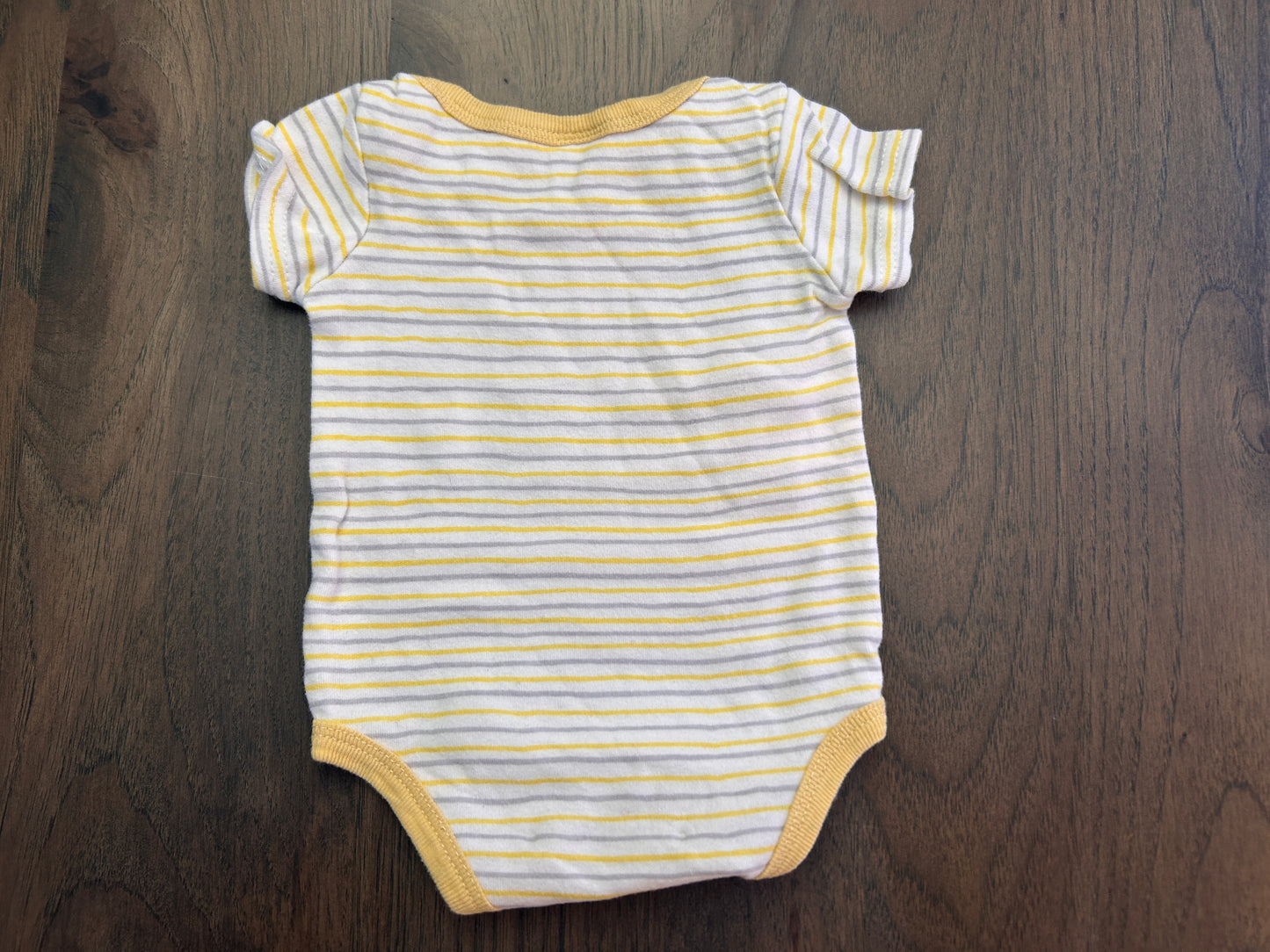 Lot of 6, boy short sleeved onesies, size 0-3 months