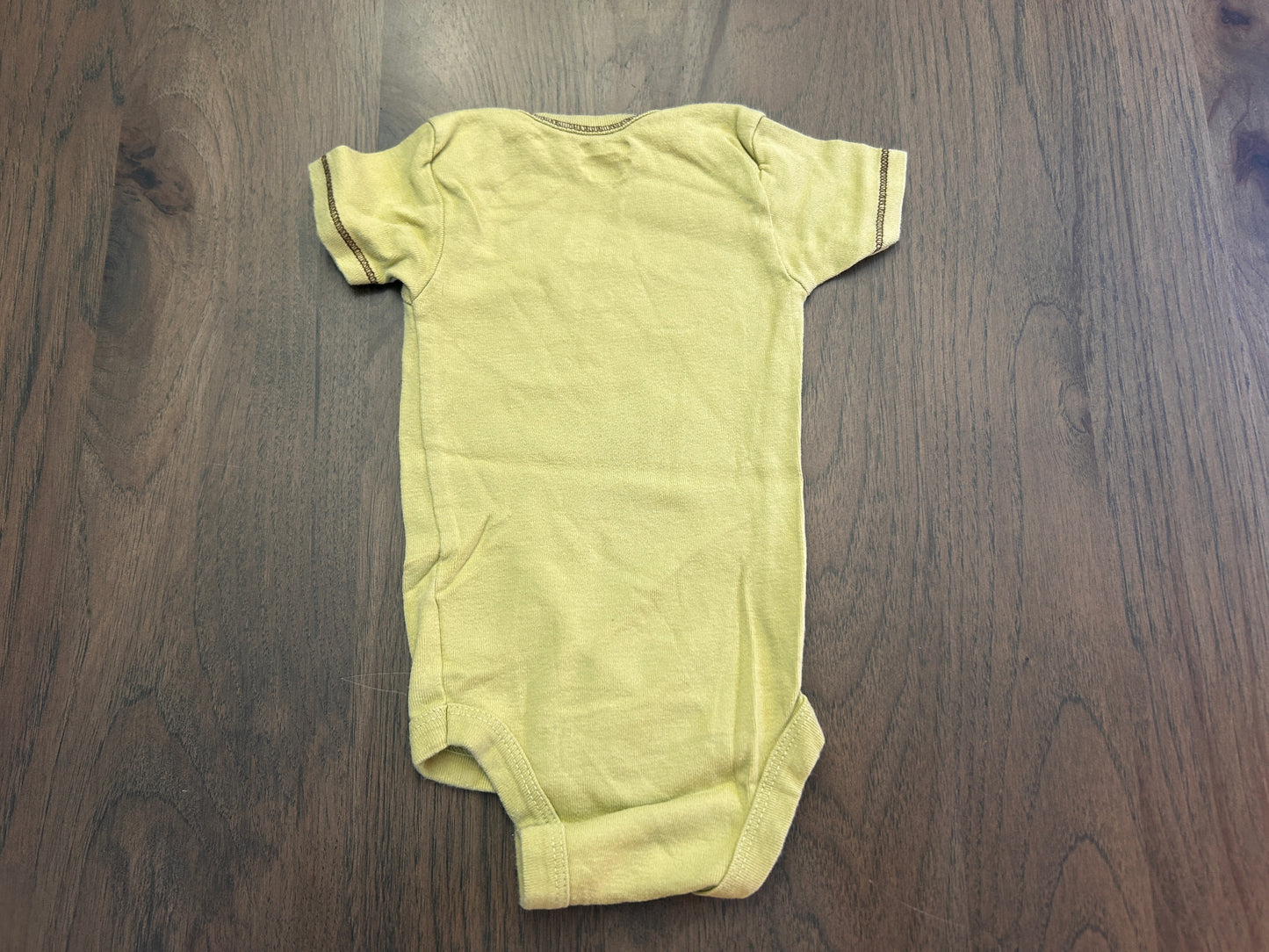 Lot of 6, boy short sleeved onesies, size 0-3 months