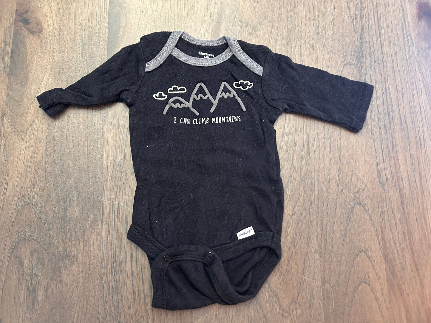 Lot of 6, boys long sleeved onesies, size 0-3, 3 months