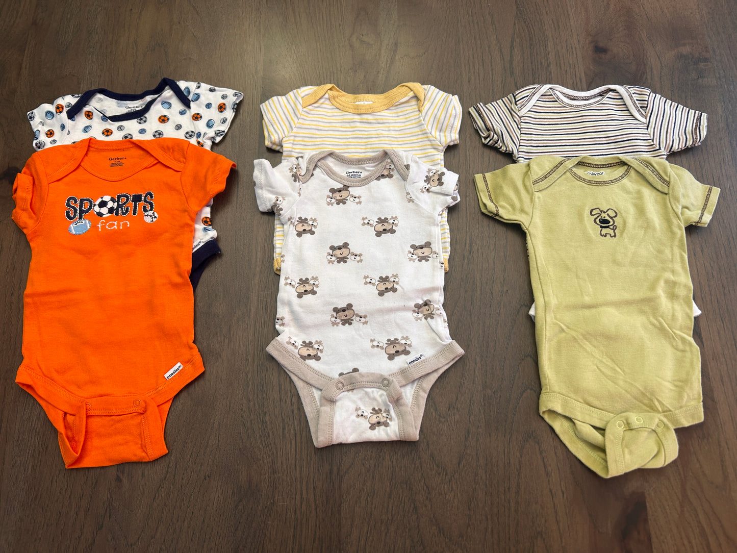 Lot of 6, boy short sleeved onesies, size 0-3 months