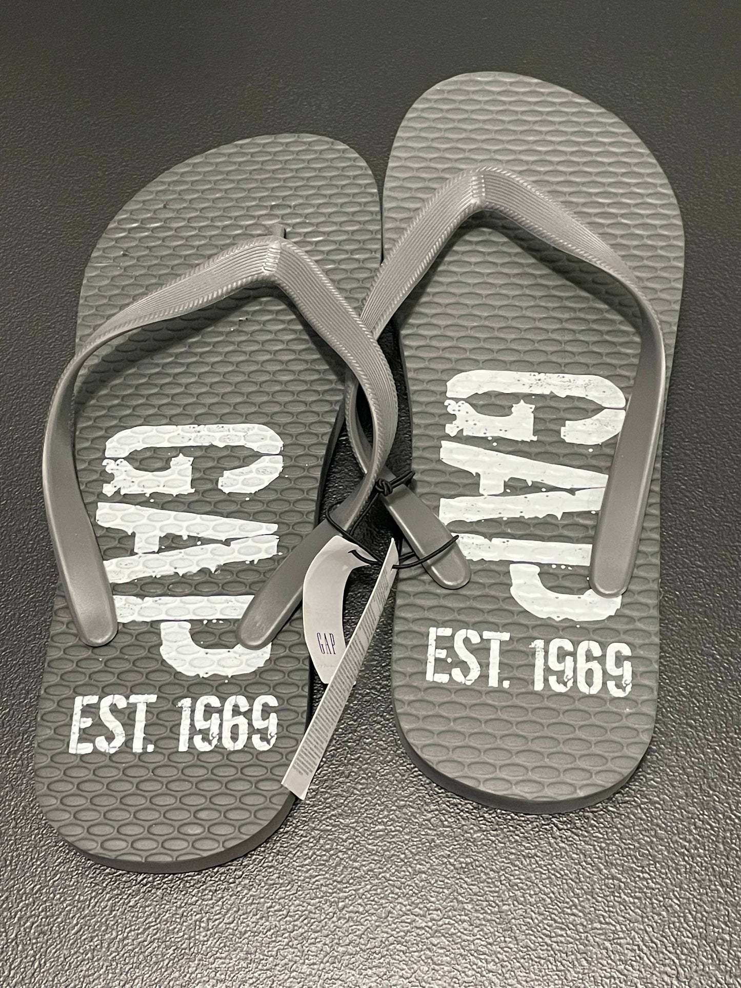 GAP size 8/9 Mens Flip Flops, Gray, NWT