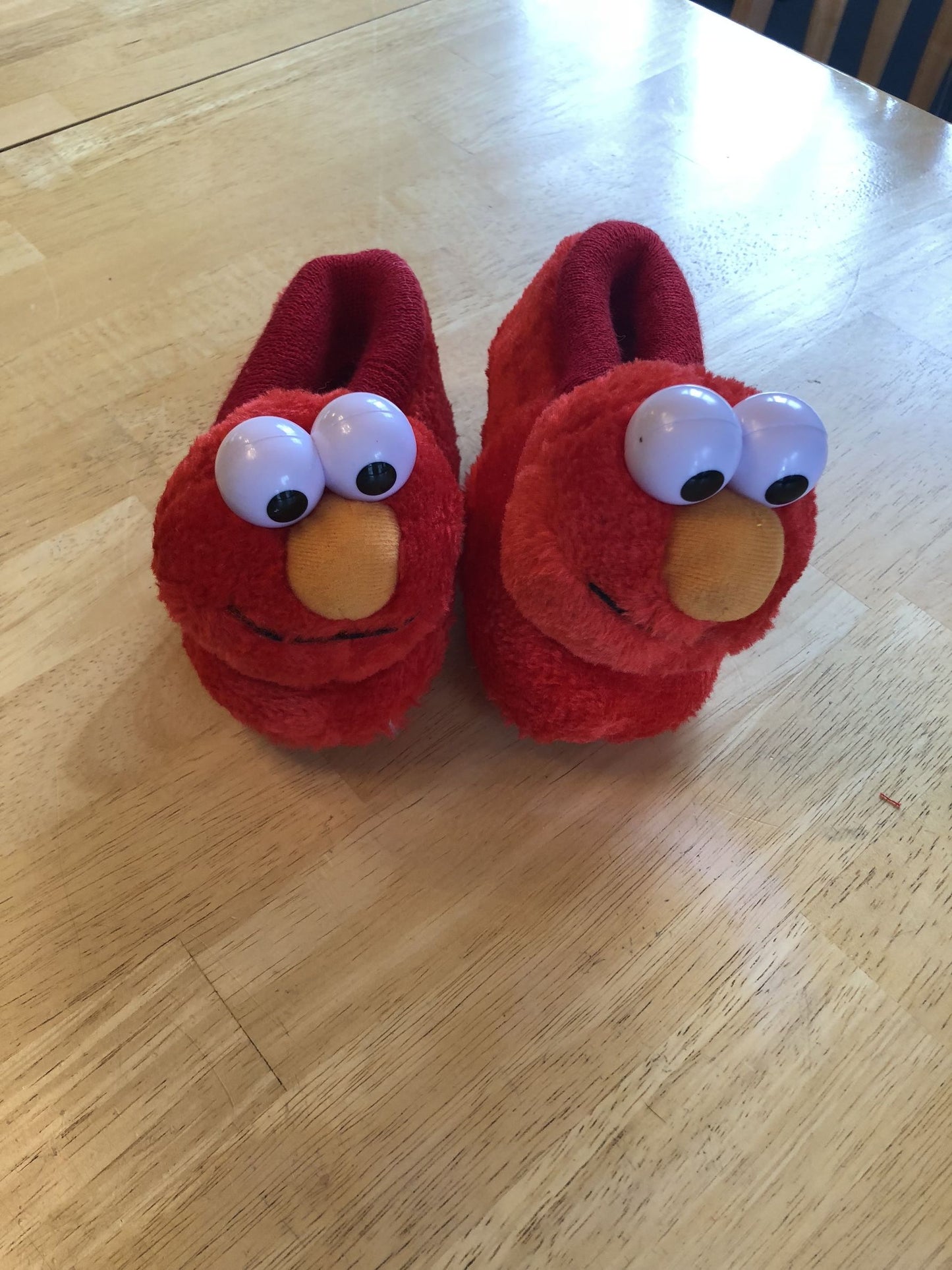 Toddler 5/6, Slippers — Elmo,