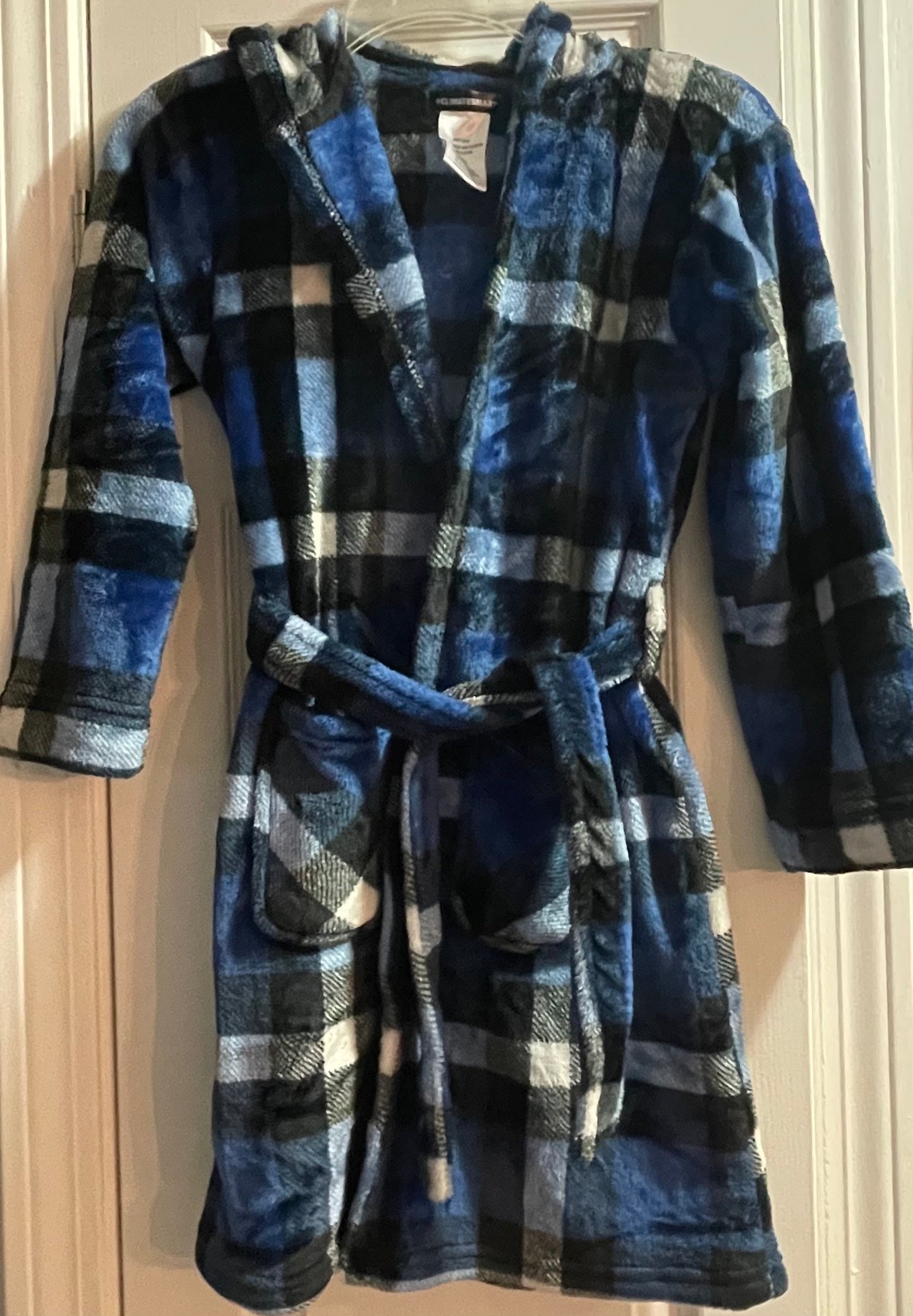 8/10 (L) Boys Robe, Blue Plaid