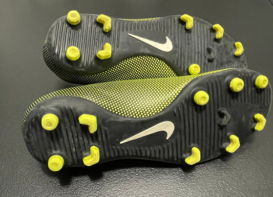 Nike 5.5Y Boys Cleat, Soccer