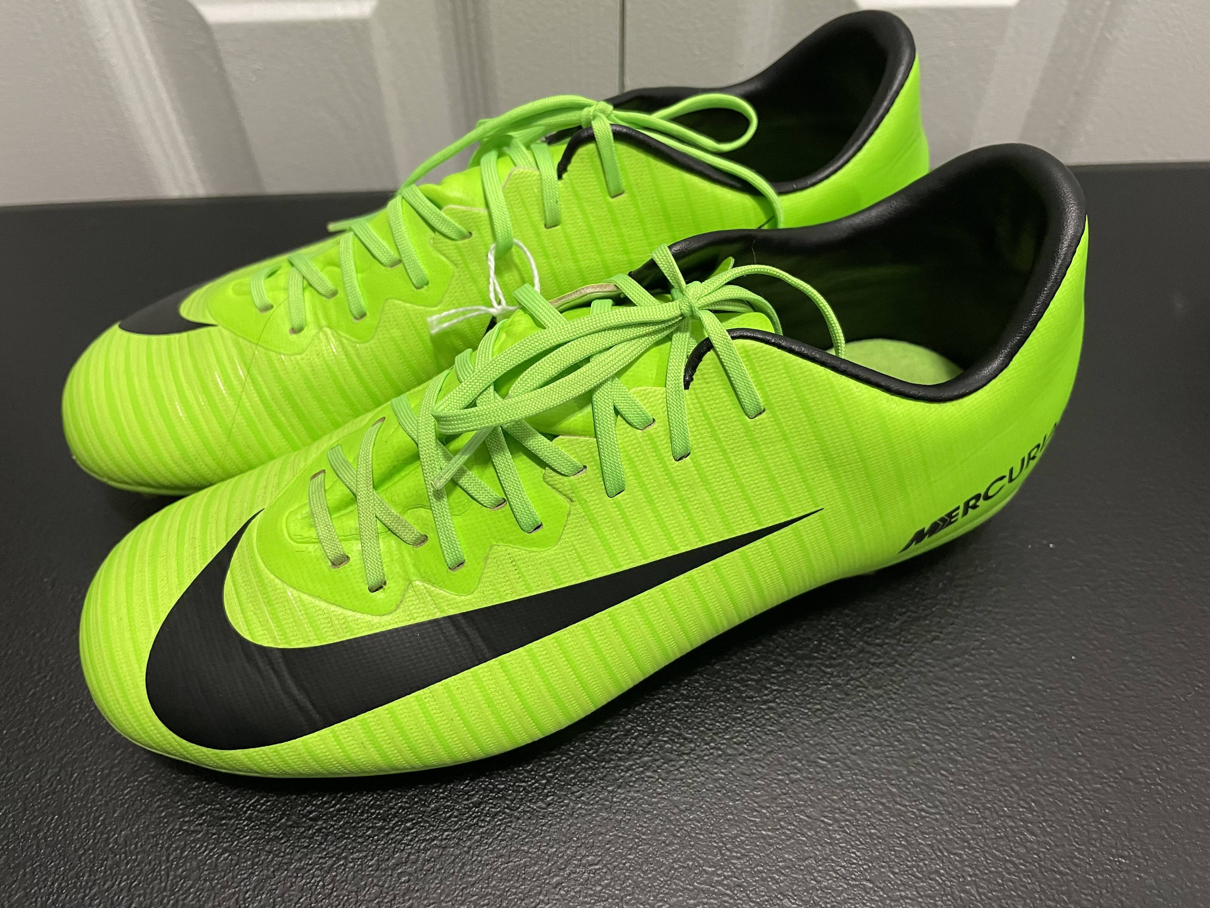 Nike soccer outlet cleats youth 3.5