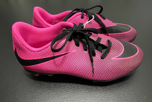 Nike, size 3.5Y Girls Cleats, Soccer