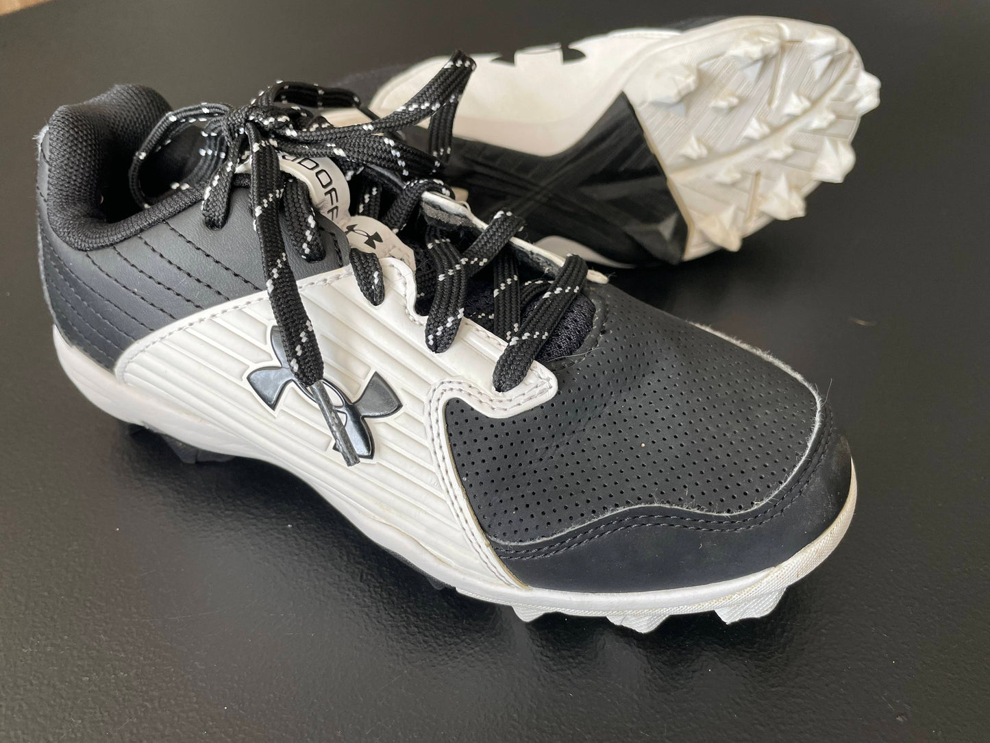 2 Youth Baseball Cleats, Black & White