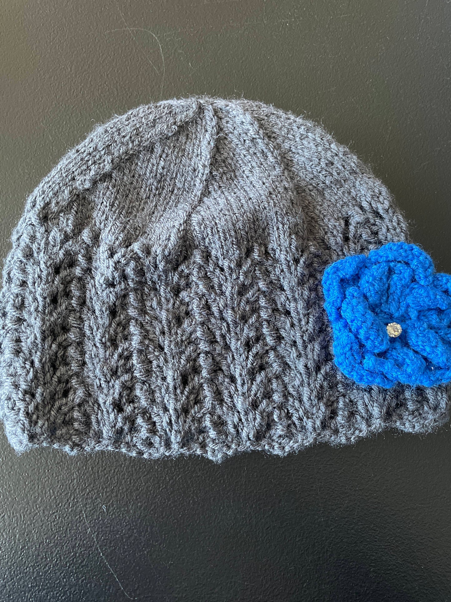 Teen Girls/Womens Kit Hat, Charcoal w/Blue Flower