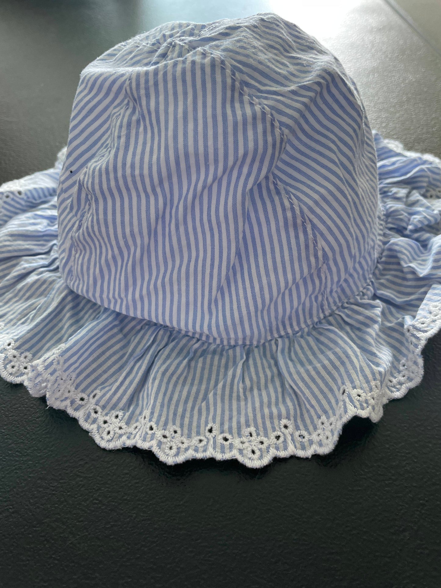 12-24M Infant Girls Bucket Hat, White & Blue Striped