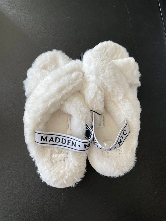 9 Womens Slippers, White, Faux Fur