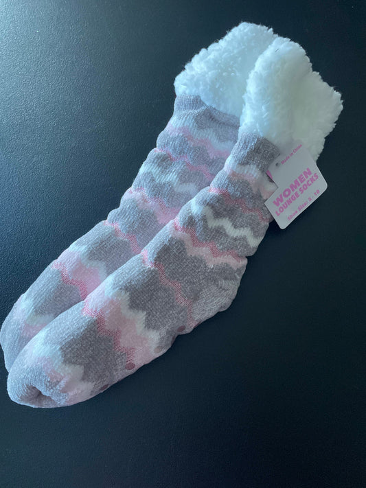 5-10 Womens Lounge Socks, Gray & Pink Chevron